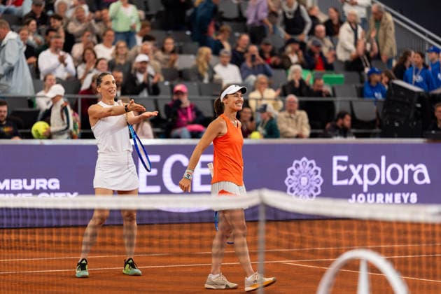 Andrea Petkovic (GER) und Martina Hingis (SWZ) nach dem Spiel, GER, Martina Hingis vs Andrea Petkovic, Tennis, MSC Hamburg Ladies Open WTA, Tennis Damen 250, Showmatch, 26.07.2026 GER, Martina Hingis vs Andrea Petkovic, Tennis, MSC Hamburg Ladies Open WTA 250, Showmatch, 26.07.2026 Hamburg *** Andrea Petkovic (GER) and Martina Hingis (SWZ) after the match, GER, Martina Hingis vs. Andrea Petkovic, Tennis, MSC Hamburg Ladies Open WTA 250, Exhibition Match, July 26, 2026, GER, Martina Hingis vs. Andrea Petkovic, Tennis, MSC Hamburg Ladies Open WTA 250, Exhibition Match, July 26, 2026, Hamburg Copyright: xEibner-Pressefoto MaxxVincenx EP_MVN
