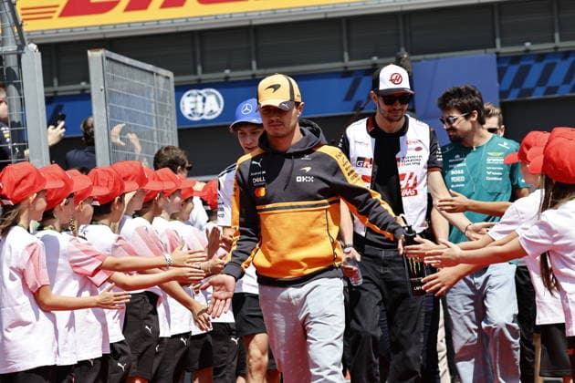 F1 Grand Prix of Hungary BUDAPEST, HUNGARY - JULY 26: Lando Norris of Great Britain and McLaren on the drivers parade prior to the F1 Grand Prix of Hungary at Hungaroring on July 26, 2026 in Budapest, Hungary. Arpad Kurucz Anadolu Budapest Hungary. Editorial use only. Please get in touch for any other usage.  Copyright: x2026xAnadoluxArpadxKuruczx