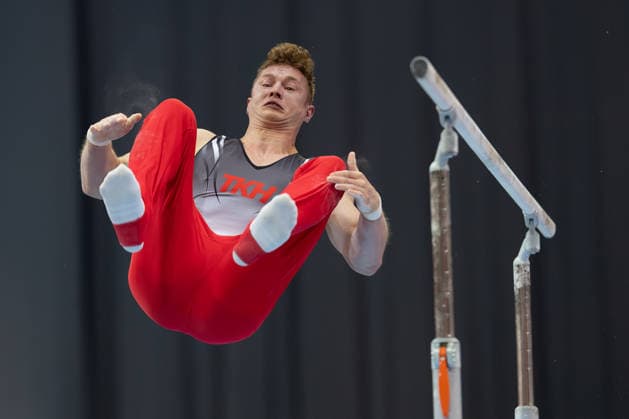 Deutsche Meisterschaften im Gerätturnen 2026, Gerätfinals Glenn Trebing (Turn-Klubb zu Hannover) bei seiner Übung im Gerätfinale am Barren. Deutsche Meisterschaften im Gerätturnen, Gerätfinals, am 26. Juli 2026 in der ZAG-Arena in Hannover., Hannover Niedersachsen Deutschland ZAG Arena *** 2026 German Artistic Gymnastics Championships, Apparatus Finals: Glenn Trebing of Turn Klubb zu Hannover performing his routine in the parallel bars apparatus final at the German Artistic Gymnastics Championships, Apparatus Finals, on July 26, 2026, at the ZAG Arena in Hanover, Hanover, Lower Saxony, Germany, ZAG Arena