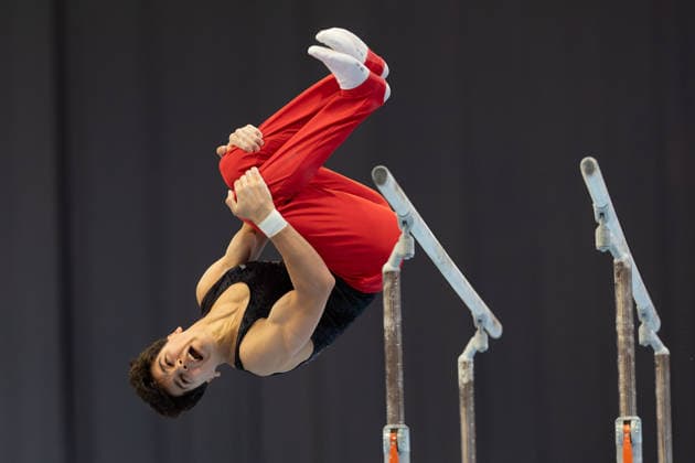 Deutsche Meisterschaften im Gerätturnen 2026, Gerätfinals Jonas Eder (MTV 1846 Ludwigsburg) bei seiner Übung im Gerätfinale am Barren. Deutsche Meisterschaften im Gerätturnen, Gerätfinals, am 26. Juli 2026 in der ZAG-Arena in Hannover., Hannover Niedersachsen Deutschland ZAG Arena *** 2026 German Artistic Gymnastics Championships, Apparatus Finals: Jonas Eder of MTV 1846 Ludwigsburg performing his routine in the parallel bars final at the German Artistic Gymnastics Championships, Apparatus Finals, on July 26, 2026, at the ZAG Arena in Hanover, Hanover, Lower Saxony, Germany, ZAG Arena