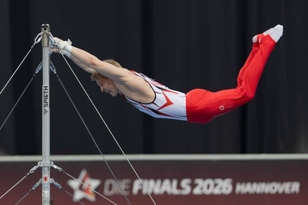 Deutsche Meisterschaften im Gerätturnen 2026, Gerätfinals Deutscher Meister am Reck: Gabriel Eichhorn (MTV Stuttgart). Deutsche Meisterschaften im Gerätturnen, Gerätfinals, am 26. Juli 2026 in der ZAG-Arena in Hannover., Hannover Niedersachsen Deutschland ZAG Arena *** 2026 German Artistic Gymnastics Championships, Apparatus Finals; German Champion on the High Bar: Gabriel Eichhorn, MTV Stuttgart; German Artistic Gymnastics Championships, Apparatus Finals, on July 26, 2026, at the ZAG Arena in Hanover, Hanover, Lower Saxony, Germany; ZAG Arena