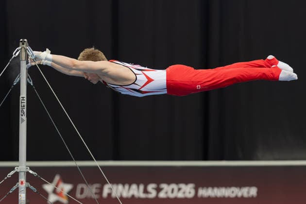 Deutsche Meisterschaften im Gerätturnen 2026, Gerätfinals Deutscher Meister am Reck: Gabriel Eichhorn (MTV Stuttgart). Deutsche Meisterschaften im Gerätturnen, Gerätfinals, am 26. Juli 2026 in der ZAG-Arena in Hannover., Hannover Niedersachsen Deutschland ZAG Arena *** 2026 German Artistic Gymnastics Championships, Apparatus Finals; German Champion on the High Bar: Gabriel Eichhorn, MTV Stuttgart; German Artistic Gymnastics Championships, Apparatus Finals, on July 26, 2026, at the ZAG Arena in Hanover, Hanover, Lower Saxony, Germany; ZAG Arena