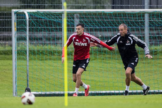 ST. JOHANN IN TIROL, AUSTRIA - JULY 26: Paul Okon-Engstler (1. FC Koeln, 23) fighting for the ball against Kevin McKenna (Assistant Coach 1. FC Koeln) during a training session at trainings camp in Kitzbuehel of season 2026 27 at Koasastadion on July 26, 2026 in St. Johann in Tirol, Austria. Austria Copyright: xSteffiexWunderlx
