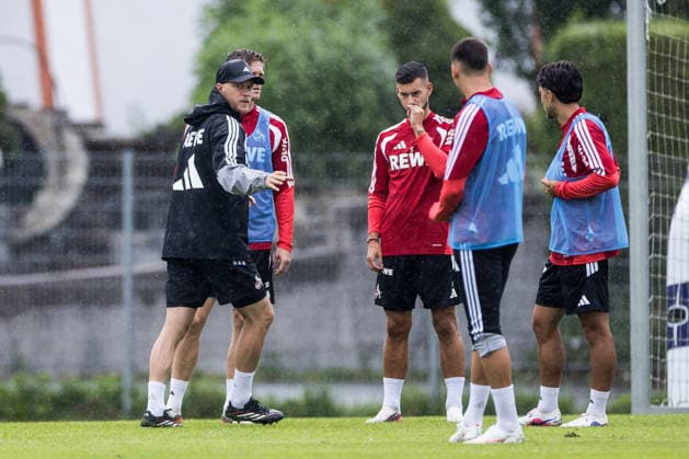 ST. JOHANN IN TIROL, AUSTRIA - JULY 26: Rene Wagner (Head Coach 1. FC Koeln) explaining during a training session at trainings camp in Kitzbuehel of season 2026 27 at Koasastadion on July 26, 2026 in St. Johann in Tirol, Austria. Austria Copyright: xSteffiexWunderlx