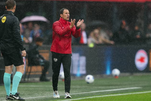 2026-07-26 Feyenoord v Rayo Vallecano - Pre Season Friendly ROTTERDAM, NETHERLANDS - JULY 26: Headcoach Benat San Jose of Rayo Vallecano coaches his players during the Pre Season Friendly match between Feyenoord and Rayo Vallecano at Stadion Feijenoord on July 26, 2026 in Rotterdam, Netherlands. Rotterdam Stadion Feijenoord Netherlands Content not available for redistribution in The Netherlands directly or indirectly through any third parties. Copyright: xHansxvanxderxValkx