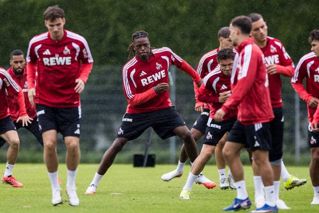 ST. JOHANN IN TIROL, AUSTRIA - JULY 26: Elias Bakatukanda (1. FC Koeln) stretching during a training session at trainings camp in Kitzbuehel of season 2026 27 at Koasastadion on July 26, 2026 in St. Johann in Tirol, Austria. Austria Copyright: xSteffiexWunderlx