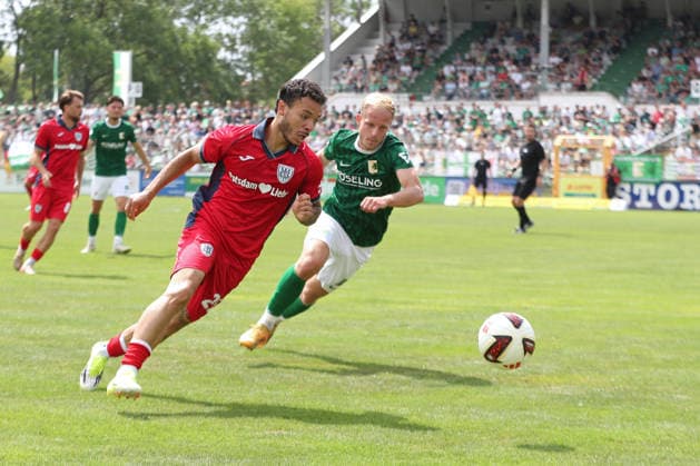 Fußball Regionalliga Nordost: BSG Chemie Leipzig - SV Babelsberg 03; 26.07.2026 Theo Ogbidi (25, SV Babelsberg). Fußball, Regionalliga Nordost, Saison 2026 2027, 1. Spieltag: BSG Chemie Leipzig vs. SV Babelsberg 03 am 26.07.2026 im Alfred-Kunze-Sportpark, Leipzig Leutzsch. *** Soccer, Northeast Regional League: BSG Chemie Leipzig vs. SV Babelsberg 03, July 26, 2026; Theo Ogbidi 25, SV Babelsberg Soccer, Northeast Regional League, 2026–2027 Season, Matchday 1: BSG Chemie Leipzig vs. SV Babelsberg 03 on July 26, 2026, at Alfred Kunze Sportpark, Leipzig Leutzsch Copyright: xBEAUTIFULxSPORTS JanxKaeferx