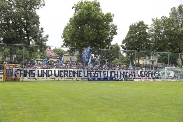 26.07.2026, xtgx, Fussball Regionalliga Nordost, BSG Chemie Leipzig - SV Babelsberg 03 emspor, v.l. Spruchband Banner Fans und Vereine, lasst euch nicht verarschen (DFL DFB REGULATIONS PROHIBIT ANY USE OF PHOTOGRAPHS as IMAGE SEQUENCES and or QUASI-VIDEO) Leipzig *** July 26, 2026, xtgx, Northeast Regional Soccer League, BSG Chemie Leipzig vs. SV Babelsberg 03 emspor, from left: banners from fans and clubs, Don’t let them fool you—DFL and DFB regulations prohibit any use of photographs as image sequences and or quasi-video—Leipzig