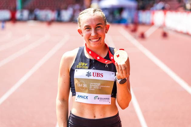 Swiss Athletics Championships, 26.07.2026 ZURICH, SWITZERLAND - JULY 26: Nessa Burkhardt (US Yverdon) poses with the gold medal in the triple jump at the Swiss Athletics Championships on July 26, 2026 in Zurich, Switzerland. *** Swiss Athletics Championships, July 26, 2026, Zurich, Switzerland Nessa Burkhardt of Yverdon, U.S., poses with the gold medal in the triple jump at the Swiss Athletics Championships on July 26, 2026, in Zurich, Switzerland Copyright: xBEAUTIFULxSPORTS UlfxSchillerx
