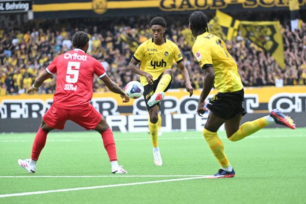 BERN, SWITZERLAND - JULY 26: Alvyn Sanches of Young Boys c) in action during the Swiss Super League 2026 27 match between BSC Young Boys and FC Sion at Stadion Wankdorf on July 26, 2026 in Bern, Switzerland. Bern Stadion Wankdorf Bern Switzerland *** BERN, SWITZERLAND, JULY 26: Alvyn Sanches of Young Boys (center) in action during the Swiss Super League 2026–27 match between BSC Young Boys and FC Sion at Stadion Wankdorf on July 26, 2026, in Bern, Switzerland. Bern, Stadion Wankdorf, Bern, Switzerland Copyright: xJustPictures.ch ManuelxWinterbergerx jp-en-EuSpIm-MWI_1157