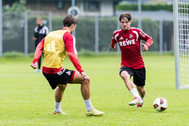 ST. JOHANN IN TIROL, AUSTRIA - JULY 26: Jan Thielmann (1. FC Koeln, 29) controls the ball against Joel Schmied (1. FC Koeln, 2) during a training session at trainings camp in Kitzbuehel of season 2026 27 at Koasastadion on July 26, 2026 in St. Johann in Tirol, Austria. Austria Copyright: xSteffiexWunderlx