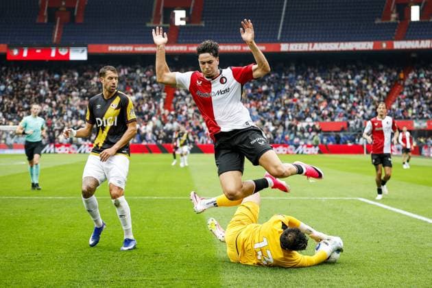 ROTTERDAM - (lr) Nacho Ferri of Feyenoord, Rayo Vallecano goalkeeper Augusto Batalla during the friendly match between Feyenoord and Rayo Vallecano at Feyenoord stadium De Kuip on July 26, 2026 in Rotterdam, the Netherlands. PIETER STAM DE JONGE ANP Friendly 2026-2027 xVIxANPxSportx xxANPxIVx 564334088 originalFilename: 564334088.jpg