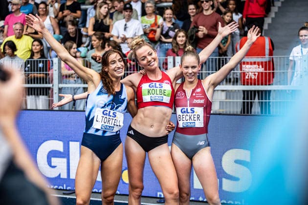 Deutsche Leichtathletik-Meisterschaften; Bochum-Wattenscheid, 26.07.2026 Strahlende Medaillengewinnerinnen über 800m der Frauen (von links): Lara Tortell (Athletics Team Karben), Smilla Kolbe (Eintracht Frankfurt e.V.) und Jana Marie Becker (Königsteiner LV); Deutsche Leichtathletik-Meisterschaften am 26.07.2026 im Lohrheidestadion in Bochum-Wattenscheid (Nordrhein-Westfalen). *** German Track and Field Championships, Bochum-Wattenscheid, July 26, 2026: Beaming medalists in the women’s 800m, from left: Lara Tortell (Athletics Team Karben), Smilla Kolbe, Eintracht Frankfurt e.V., and Jana Marie Becker, Königsteiner LV. German Track and Field Championships on July 26, 2026, at the Lohrheidestadion in Bochum-Wattenscheid, North Rhine-Westphalia Copyright: xBEAUTIFULxSPORTS R.xSchmittx