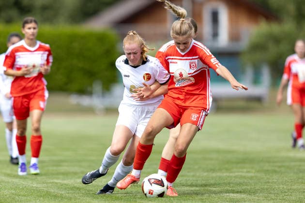 Freundschaftsspiel: 1. FFV Erfurt vs. Hallescher FC; Erfurt; 26.07.2026 Pia Huck ( 21; 1. FFV Erfurt) gegen Lavina Kadler ( 24; Hallescher FC) Freundschaftsspiel: 1. FFV Erfurt vs. Hallescher FC; Sportforum Johannesplatz Erfurt; 26.07.2026 *** Friendly Match 1: FFV Erfurt vs. Hallescher FC Erfurt, July 26, 2026; Pia Huck (21, 1) of FFV Erfurt vs. Lavina Kadler (24) of Hallescher FC; Friendly Match 1: FFV Erfurt vs. Hallescher FC, Sportforum Johannesplatz, Erfurt July 26, 2026 Copyright: xBEAUTIFULxSPORTS Duehringx