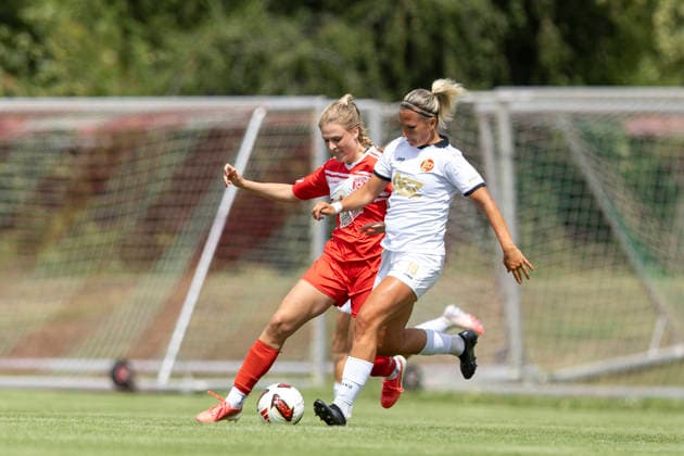 Freundschaftsspiel: 1. FFV Erfurt vs. Hallescher FC; Erfurt; 26.07.2026 Mandy Uhl ( 18; 1. FFV Erfurt) gegen Lavina Kadler ( 24; Hallescher FC) Freundschaftsspiel: 1. FFV Erfurt vs. Hallescher FC; Sportforum Johannesplatz Erfurt; 26.07.2026 *** Friendly Match 1: FFV Erfurt vs. Hallescher FC Erfurt, July 26, 2026; Mandy Uhl (18, 1) of FFV Erfurt vs. Lavina Kadler (24) of Hallescher FC; Friendly Match 1: FFV Erfurt vs. Hallescher FC, Sportforum Johannesplatz, Erfurt July 26, 2026 Copyright: xBEAUTIFULxSPORTS Duehringx