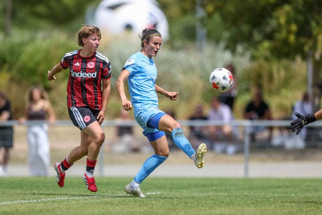 GER, Frankfurt, Eintracht Frankfurt II vs Viktoria Berlin, Vorbereitung, Fussball, DFB, Spielzeit 2026 2027, Sportpark Preungesheim, Testspiel im Bild v.l.: Katharina Rust (Eintracht Frankfurt Frauen II 3), Laura Casanovas (Viktoria Berlin 53) DFB DFL REGULATIONS PROHIBIT ANY USE OF PHOTOGRAPHS AS IMAGE SEQUENCES AND OR QUASI-VIDEO, 26.07.2026 *** GER, Frankfurt, Eintracht Frankfurt II vs. Viktoria Berlin, Preseason, Soccer, DFB, 2026–2027 Season, Sportpark Preungesheim, Friendly Match: Pictured from left, Katharina Rust, Eintracht Frankfurt Women II 3, Laura Casanova, Viktoria Berlin 53. DFB and DFL regulations prohibit any use of photographs as image sequences and or quasi-video. July 26, 2026 Copyright: HMBxMedia HendrikxHamelau