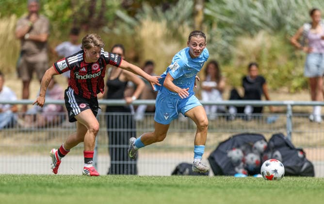 GER, Frankfurt, Eintracht Frankfurt II vs Viktoria Berlin, Vorbereitung, Fussball, DFB, Spielzeit 2026 2027, Sportpark Preungesheim, Testspiel im Bild v.l.: Katharina Rust (Eintracht Frankfurt Frauen II 3), Trinity Künzel (Viktoria Berlin 13) DFB DFL REGULATIONS PROHIBIT ANY USE OF PHOTOGRAPHS AS IMAGE SEQUENCES AND OR QUASI-VIDEO, 26.07.2026 *** GER, Frankfurt, Eintracht Frankfurt II vs. Viktoria Berlin, Preseason, Soccer, DFB, 2026–2027 Season, Sportpark Preungesheim, Friendly Match: Pictured from left: Katharina Rust, Eintracht Frankfurt Women’s II 3, Trinity Künzel, Viktoria Berlin 13. DFB and DFL regulations prohibit any use of photographs as image sequences and or quasi-video. July 26, 2026 Copyright: HMBxMedia HendrikxHamelau
