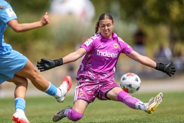 GER, Frankfurt, Eintracht Frankfurt II vs Viktoria Berlin, Vorbereitung, Fussball, DFB, Spielzeit 2026 2027, Sportpark Preungesheim, Testspiel im Bild: Katharina Jeppe (Eintracht Frankfurt Frauen II 30) DFB DFL REGULATIONS PROHIBIT ANY USE OF PHOTOGRAPHS AS IMAGE SEQUENCES AND OR QUASI-VIDEO, 26.07.2026 *** GER, Frankfurt, Eintracht Frankfurt II vs. Viktoria Berlin, Preseason, Soccer, DFB, 2026–2027 Season, Sportpark Preungesheim, Photo of the Friendly Match by Katharina Jeppe, Eintracht Frankfurt Women’s II, 30. DFB DFL REGULATIONS PROHIBIT ANY USE OF PHOTOGRAPHS AS IMAGE SEQUENCES AND OR QUASI-VIDEO, July 26, 2026 Copyright: HMBxMedia HendrikxHamelau