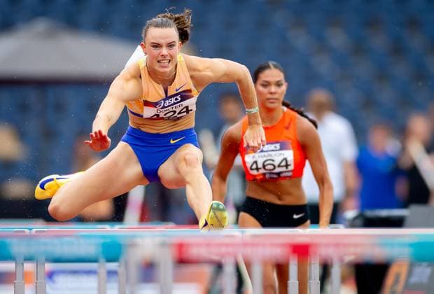 HENGELO - Sofie Dokter in action in the 100m hurdles, on the second and final day of the Dutch Indoor Athletics Championships at the Fanny Blankers-Koen Stadium. IRIS VAN DEN BROEK ANP xVIxANPxSportx xxANPxIVx 564335064 originalFilename: 564335064.jpg