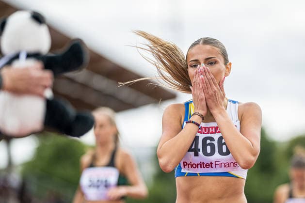 260726 Alice Magnell Millan, Tjalve FIF, jublar efter damernas 800 meter under dag 3 av friidrotts-SM den 26 juli 2026 i Uppsala. *** July 26, 2026: Alice Magnell Millan of Tjalve FIF celebrates after the women’s 800-meter race on Day 3 of the Swedish Track and Field Championships on July 26, 2026, in Uppsala  Copyright: ARONxBROMAN BB260726AM049