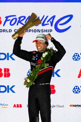 2026 FORMULA E TOKYO ePRIX DE VRIES Nyck (nld), Mahindra Racing, Mahindra M12Electro, portrait during the Tokyo ePrix, 14th and 15th round of the 2025-26 ABB FIA Formula E World Championship, WM, Weltmeisterschaft on the Tokyo Street Circuit from July 24 to 26, 2026 in Tokyo, Japan - TokyoJapan  Copyright: xDamienxDoumerguex