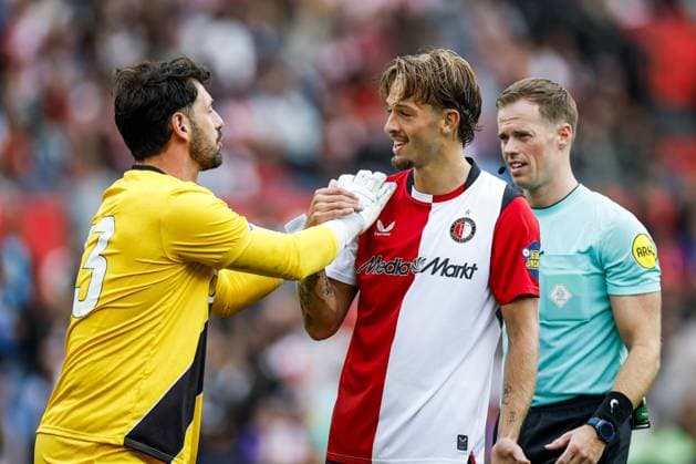 ROTTERDAM - (lr) Rayo Vallecano goalkeeper Augusto Batalla, Luciano Valente of Feyenoord during the friendly match between Feyenoord and Rayo Vallecano at Feyenoord stadium De Kuip on July 26, 2026 in Rotterdam, the Netherlands. PIETER STAM DE JONGE ANP Friendly 2026-2027 xVIxANPxSportx xxANPxIVx 564335562 originalFilename: 564335562.jpg