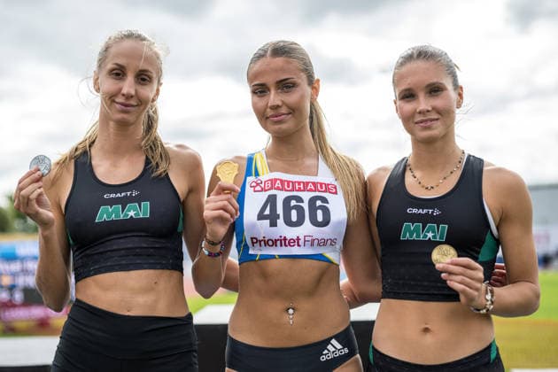 260726 Maria Freij, Malmö AI, Alice Magnell Millan, Tjalve FIF, och Emilia Mandl, Malmö AI, jublar efter damernas 800 meter under dag 3 av friidrotts-SM den 26 juli 2026 i Uppsala. *** July 26, 2026: Maria Freij of Malmö AI, Alice Magnell Millan of Tjalve FIF, and Emilia Mandl of Malmö AI celebrate after the women’s 800-meter race on Day 3 of the Swedish Track and Field Championships on July 26, 2026, in Uppsala  Copyright: ARONxBROMAN BB260726AM053