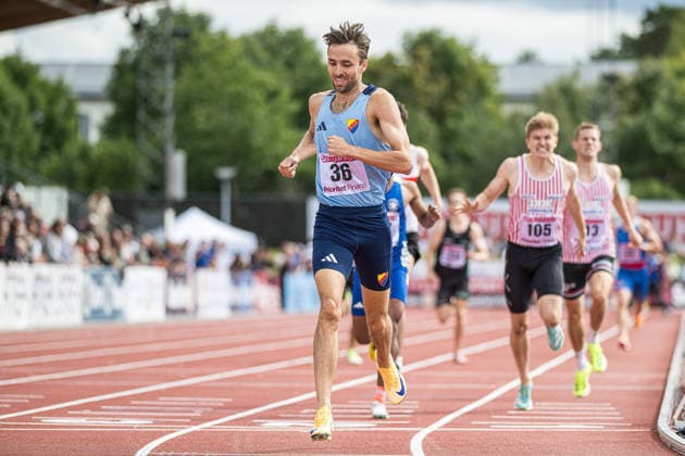 260726 Andreas Kramer, Djurgardens IF, tävlar i herrarnas 800 meter under dag 3 av friidrotts-SM den 26 juli 2026 i Uppsala. *** July 26, 2026: Andreas Kramer of Djurgardens IF competes in the men’s 800-meter race on Day 3 of the Swedish Track and Field Championships on July 26, 2026, in Uppsala  Copyright: ARONxBROMAN BB260726AM055