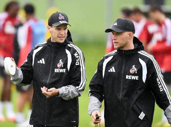 25.07.2026, xophax, Fussball 1.Bundesliga, 1.FC Koeln Trainingslager . Mannschaft in Kitzbühel .Training in Sankt Johann. Trainer Rene Wagner ( 1.FC Köln ) , rechts und Denis Huckestein, links ( 1.FC Köln ) Kitzbühel *** July 25, 2026, xophax, Soccer, Bundesliga 1, 1. FC Köln Training Camp: Team in Kitzbühel, Training in Sankt Johann, Coach Rene Wagner (1. FC Köln, right) and Denis Huckestein (1. FC Köln, left), Kitzbühel