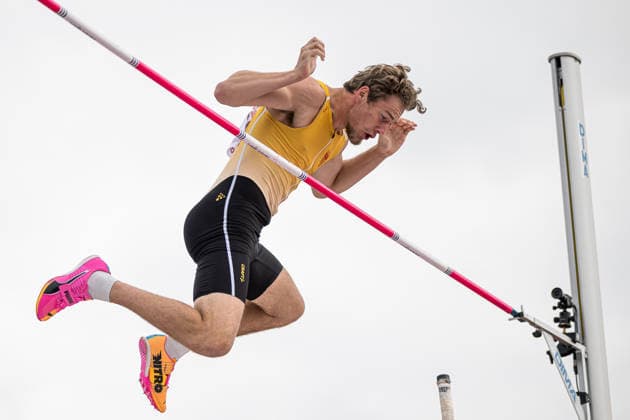 260726 Oliver Sandberg, Huddinge AIS, tävlar i herrarnas stavhopp under dag 3 av friidrotts-SM den 26 juli 2026 i Uppsala. *** July 26, 2026: Oliver Sandberg of Huddinge AIS competes in the men’s pole vault on Day 3 of the Swedish Track and Field Championships on July 26, 2026, in Uppsala  Copyright: ARONxBROMAN BB260726AM057