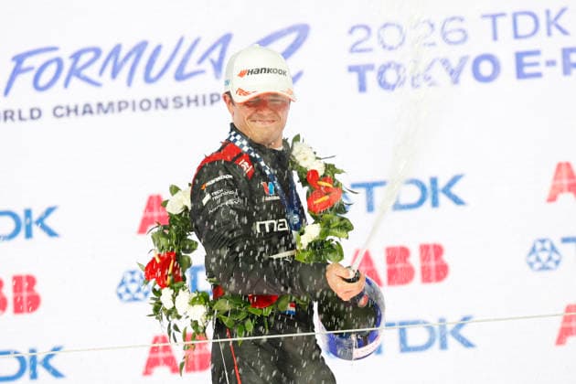 July 26, 2026, Tokyo, Japan: Nyck De Vries (C) driver of the Mahindra Racing team celebrates after winning the race (round 15) of the Formula E Tokyo E-Prix of the 2025Ã¢â‚¬2026 ABB FIA Formula E World Championship, WM, Weltmeisterschaft at Tokyo Big Sight convention center in Tokyo. Tokyo Japan - ZUMAm191 20260726_aap_m191_038 Copyright: xRodrigoxReyesxMarinx