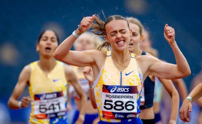 HENGELO - Femke Rosbergen in action in the 1500-meter final on the second and final day of the Dutch Indoor Athletics Championships at the Fanny Blankers-Koen Stadium. IRIS VAN DEN BROEK ANP xVIxANPxSportx xxANPxIVx 564336114 originalFilename: 564336114.jpg