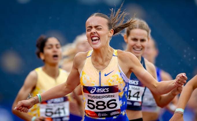 HENGELO - Femke Rosbergen in action in the 1500-meter final on the second and final day of the Dutch Indoor Athletics Championships at the Fanny Blankers-Koen Stadium. IRIS VAN DEN BROEK ANP xVIxANPxSportx xxANPxIVx 564336166 originalFilename: 564336166.jpg