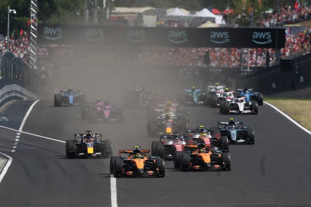 F1 Hungarian Grand Prix 2026 Lando Norris and Oscar Piastri of McLaren on the start of the Formula 1 Hungarian Grand Prix at Hungaroring in Budapest, Hungary on July 26, 2026. Budapest Hungary  Copyright: xJakubxPorzyckix originalFilename:porzycki-f1hungar260726_np6BD.jpg