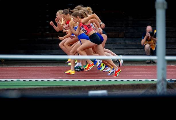 HENGELO - Start of the 1500-meter final on the second and final day of the Dutch Indoor Athletics Championships at the Fanny Blankers-Koen Stadium. IRIS VAN DEN BROEK ANP xVIxANPxSportx xxANPxIVx 564336332 originalFilename: 564336332.jpg
