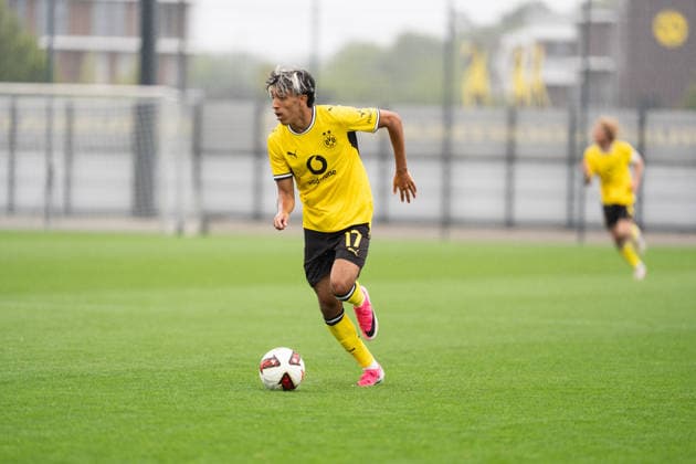26.07.2026, GER Deutschland, Fussball, Saison 2026 2027, Testspiel zwischen Borussia Dortmund U23 vs Jong FC Utrecht Fadi Zarqelain (BV Borussia Dortmund U23, 17) Einzelaktion; Ganzkörper Ganzkoerper ; Ball am Fuss; Dortmund BVB-Trainingsgelände Hohenbuschei Nordrhein Westfalen Deutschland *** July 26, 2026, GER Germany, Soccer, 2026–2027 season, Friendly match between Borussia Dortmund U23 and Jong FC Utrecht Fadi Zarqelain BV Borussia Dortmund U23, 17 Individual play, full body, ball at his feet, Dortmund BVB training facility, Hohenbuschei, North Rhine-Westphalia, Germany Copyright: xnordphotoxGmbHx xSchulzex