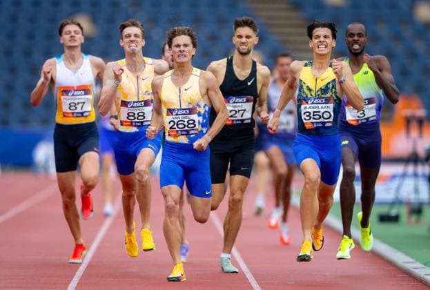 HENGELO - Juan Zijderlaan during the 1500-meter final, on the second and final day of the Dutch Indoor Athletics Championships at the Fanny Blankers-Koen Stadium. IRIS VAN DEN BROEK ANP xVIxANPxSportx xxANPxIVx 564337080 originalFilename: 564337080.jpg