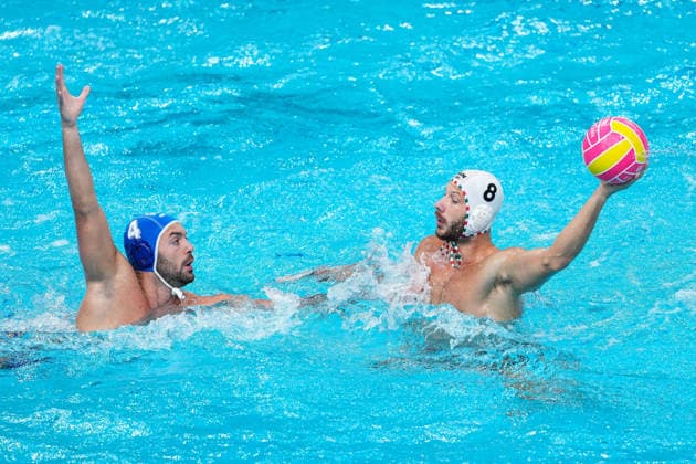 July 26, 2026, Sydney, Nsw, Australia: KONSTANTINOS GKIOUVETSIS of Greece defends as GERGO ZALANKI of Hungary passes the ball during the Men s gold medal match between Hungary and Greece at the 2026 World Aquatics Women s Water polo, Wasserball World Cup. Water Polo 2026: World Aquatics MenÃ¢â‚¬â ¢S Water Polo World Cup  - ZUMAt173 20260726_zsp_t173_063 Copyright: xStephanexThomasx