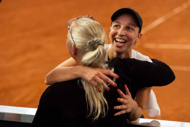 Tamara Korpatsch (GER) jubelt Jubel nach Sieg Spielende mit Muttter Birgit Korpatsch, GER, Anna Bondar vs Tamara Korpatsch, Tennis, MSC Hamburg Ladies Open WTA, Tennis Damen 250, Finale, 26.07.2026 GER, Anna Bondar vs Tamara Korpatsch, Tennis, MSC Hamburg Ladies Open WTA 250, Finale, 26.07.2026 Hamburg *** Tamara Korpatsch (GER) celebrates with her mother, Birgit Korpatsch (GER), after winning the match; Anna Bondar vs. Tamara Korpatsch, Tennis, MSC Hamburg Ladies Open WTA 250, Final, July 26, 2026, GER, Anna Bondar vs. Tamara Korpatsch, tennis, MSC Hamburg Ladies Open WTA 250, Final, July 26, 2026, Hamburg Copyright: xEibner-Pressefoto MaxxVincenx EP_MVN
