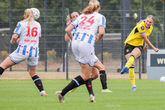 26.07.2026, xgrfx, Fussball Testspiel Frauen , Borussia Dortmund - SC Heerenveen v.l. Tor, Annika Enderle zum 1:0 (Borussia Dortmund) (DFL DFB REGULATIONS PROHIBIT ANY USE OF PHOTOGRAPHS as IMAGE SEQUENCES and or QUASI-VIDEO) Trainingsgelände Hohenbuschei *** July 26, 2026, xgrfx, Women s Soccer Friendly Match, Borussia Dortmund vs. SC Heerenveen (goal), Annika Enderle, 1–0 Borussia Dortmund. DFL and DFB regulations prohibit any use of photographs as image sequences and or quasi-video. Hohenbuschei Training Facility