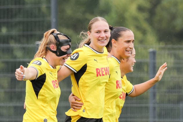 26.07.2026, xgrfx, Fussball Testspiel Frauen , Borussia Dortmund - SC Heerenveen v.l. Tor, Annika Enderle zum 1:0 (Borussia Dortmund) (DFL DFB REGULATIONS PROHIBIT ANY USE OF PHOTOGRAPHS as IMAGE SEQUENCES and or QUASI-VIDEO) Trainingsgelände Hohenbuschei *** July 26, 2026, xgrfx, Women s Soccer Friendly Match, Borussia Dortmund vs. SC Heerenveen (goal), Annika Enderle, 1–0 Borussia Dortmund. DFL and DFB regulations prohibit any use of photographs as image sequences and or quasi-video. Hohenbuschei Training Facility