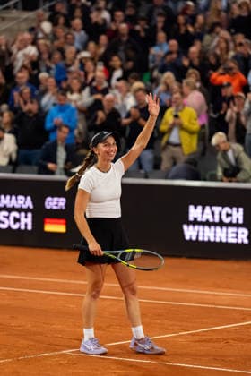 Tamara Korpatsch (GER) jubelt Jubel nach Sieg Spielende vor dem Publikum, GER, Anna Bondar vs Tamara Korpatsch, Tennis, MSC Hamburg Ladies Open WTA, Tennis Damen 250, Finale, 26.07.2026 GER, Anna Bondar vs Tamara Korpatsch, Tennis, MSC Hamburg Ladies Open WTA 250, Finale, 26.07.2026 Hamburg *** Tamara Korpatsch (GER) celebrates her victory in front of the crowd at the end of the match, GER, Anna Bondar vs. Tamara Korpatsch, Tennis, MSC Hamburg Ladies Open WTA 250, Final, July 26, 2026, GER, Anna Bondar vs. Tamara Korpatsch, Tennis, MSC Hamburg Ladies Open WTA 250, Final, July 26, 2026, Hamburg Copyright: xEibner-Pressefoto MaxxVincenx EP_MVN