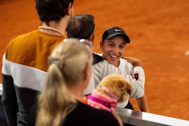 Tamara Korpatsch (GER) jubelt Jubel nach Sieg Spielende mit der Familie, Hund Stella, GER, Anna Bondar vs Tamara Korpatsch, Tennis, MSC Hamburg Ladies Open WTA, Tennis Damen 250, Finale, 26.07.2026 GER, Anna Bondar vs Tamara Korpatsch, Tennis, MSC Hamburg Ladies Open WTA 250, Finale, 26.07.2026 Hamburg *** Tamara Korpatsch (GER) celebrates with her family and her dog Stella after winning the match; Anna Bondar vs. Tamara Korpatsch, Tennis, MSC Hamburg Ladies Open WTA 250, Final, July 26, 2026, GER, Anna Bondar vs. Tamara Korpatsch, tennis, MSC Hamburg Ladies Open WTA 250, final, July 26, 2026, Hamburg Copyright: xEibner-Pressefoto MaxxVincenx EP_MVN
