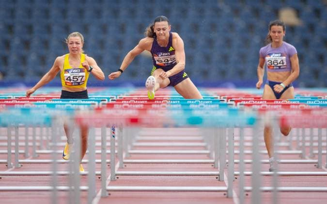 HENGELO - Nadine Visser in action in the 400m hurdles final, on the second and final day of the Dutch Indoor Athletics Championships at the Fanny Blankers-Koen Stadium. IRIS VAN DEN BROEK ANP xVIxANPxSportx xxANPxIVx 564341110 originalFilename: 564341110.jpg