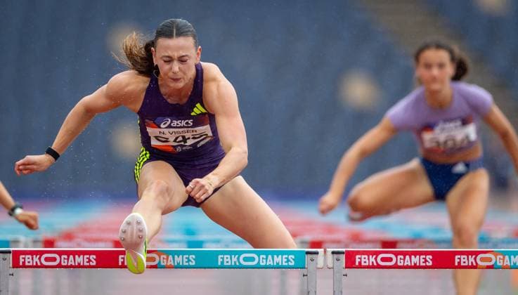 HENGELO - Nadine Visser in action in the 400m hurdles final, on the second and final day of the Dutch Indoor Athletics Championships at the Fanny Blankers-Koen Stadium. IRIS VAN DEN BROEK ANP xVIxANPxSportx xxANPxIVx 564341189 originalFilename: 564341189.jpg