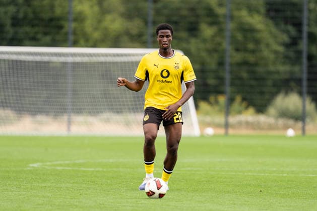 26.07.2026, GER Deutschland, Fussball, Saison 2026 2027, Testspiel zwischen Borussia Dortmund U23 vs Jong FC Utrecht Ismael Mansaray (BV Borussia Dortmund U23, 28) Einzelaktion; Ganzkörper Ganzkoerper ; Ball am Fuss; Dortmund BVB-Trainingsgelände Hohenbuschei Nordrhein Westfalen Deutschland *** July 26, 2026, GER Germany, Soccer, 2026–2027 season, Friendly match between Borussia Dortmund U23 and Jong FC Utrecht, Ismael Mansaray, BV Borussia Dortmund U23, 28 individual play, full-body, ball at his feet, Dortmund BVB training facility, Hohenbuschei, North Rhine-Westphalia, Germany Copyright: xnordphotoxGmbHx xSchulzex