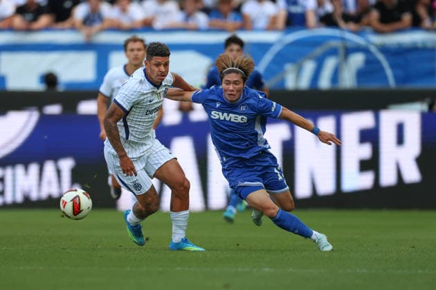 Shio Fukuda (Karlsruher SC, 13) im Zweikampf mit Luis Henrique Tomaz de Lima (Inter Mailand, 11), GER, Karlsruher SC vs. Inter Mailand, Fussball, Testspiel, 2026 2027, 26.07.2026, DFL REGULATIONS PROHIBIT ANY USE OF PHOTOGRAPHS AS IMAGE SEQUENCES AND OR QUASI-VIDEO, GER, Karlsruher SC vs. Inter Mailand, Fussball, Testspiel, 2026 2027, 26.07.2026 Karlsruhe *** Shio Fukuda (Karlsruher SC), No. 13, in a tackle with Luis Henrique Tomaz de Lima (Inter Milan), No. 11, GER, Karlsruher SC vs. Inter Milan, Soccer, Friendly Match, 2026–2027, July 26, 2026, DFL regulations prohibit any use of photographs as image sequences and or quasi-video, GER, Karlsruher SC vs. Inter Milan, soccer, friendly match, 2026–2027, July 26, 2026, Karlsruhe Copyright: xEibner-Pressefoto JanxPrihodax EP_JPA