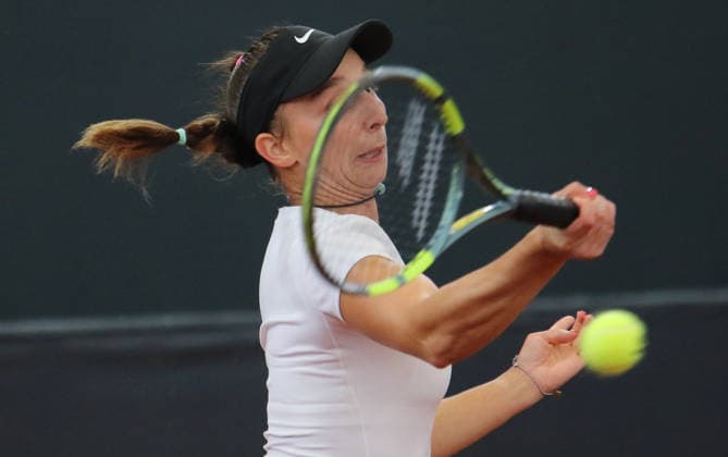 Tennis: Hamburg Ladies Open WTA, Tennis Damen 250-Turnier), Tennisstadion Rothenbaum, Damen, Einzel, Tamara Korpatsch (Deutschland) spielt im Finale eine Vorhand. *** Tennis Hamburg Ladies Open WTA 250 Tournament, Rothenbaum Tennis Stadium, Women s Singles, Tamara Korpatsch of Germany hits a forehand in the final
