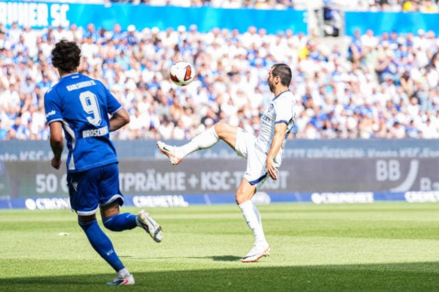 Freundschaftsspiel: Karlsruher SC vs FC Internazionale Milano, 26.07.2026 Henrikh Mkhitaryan (FC Internaziolane Milano, 22) mit einer Ballannahme in der Luft Freundschaftsspiel: Karlsruher SC vs FC Internazionale Milano, BBBank Wildpark Karlsruhe, 26.07.2026 DFB DFL REGULATIONS PROHIBIT ANY USE OF PHOTOGRAPHS AS IMAGE SEQUENCES AND OR QUASI-VIDEO. *** Friendly match: Karlsruher SC vs. FC Internazionale Milano, July 26, 2026 Henrikh Mkhitaryan of FC Internazionale Milano, No. 22, controlling the ball in the air Friendly match: Karlsruher SC vs. FC Internazionale Milano, BBBank Wildpark Karlsruhe, July 26, 2026 DFB and DFL regulations prohibit any use of photographs as image sequences and or quasi-video Copyright: xBEAUTIFULxSPORTS Boscox