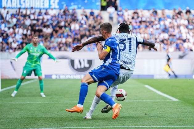 Freundschaftsspiel: Karlsruher SC vs FC Internazionale Milano, 26.07.2026 Zweikampf zwischen Marvin Wanitzek (Karlsruher SC, 10) und Yann Bisseck (FC Internaziolane Milano, 31) Freundschaftsspiel: Karlsruher SC vs FC Internazionale Milano, BBBank Wildpark Karlsruhe, 26.07.2026 DFB DFL REGULATIONS PROHIBIT ANY USE OF PHOTOGRAPHS AS IMAGE SEQUENCES AND OR QUASI-VIDEO. *** Friendly Match: Karlsruher SC vs. FC Internazionale Milano, July 26, 2026. A tackle between Marvin Wanitzek (Karlsruher SC, 10) and Yann Bisseck (FC Internazionale Milano, 31). Friendly Match: Karlsruher SC vs. FC Internazionale Milano, BBBank Wildpark Karlsruhe, July 26, 2026 DFB and DFL regulations prohibit any use of photographs as image sequences and or quasi-video Copyright: xBEAUTIFULxSPORTS Boscox